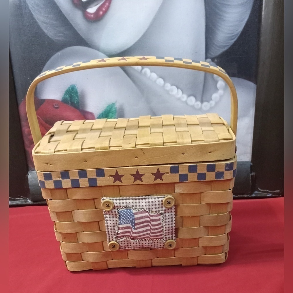 VINTAGE STARS AND STRIPES WICKER BASKET WITH CRAFTED FLAG AND ACCENT BUTTONS⭐️